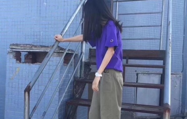 女童紫色裤子怎么搭衣服_女童短发发型