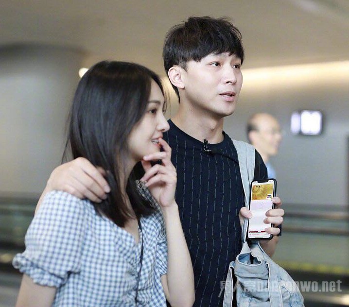 张恒自嘲是软饭男 郑爽新剧收视暴跌怼粉丝 两