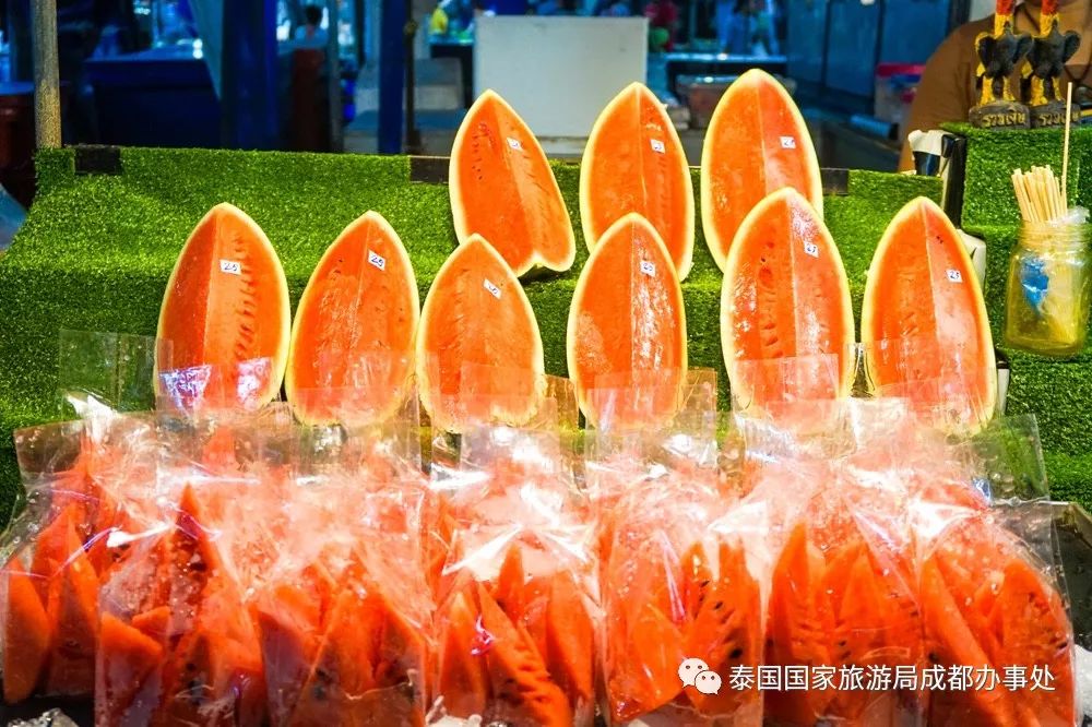 IN泰国丨实拍泰国水果价格,10元一个的榴莲真
