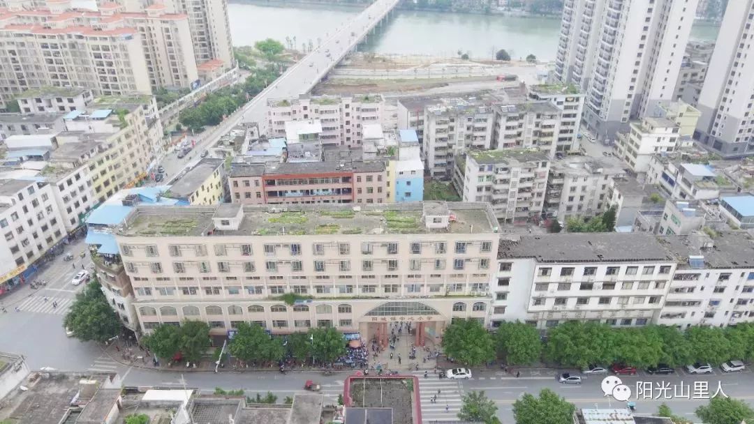 航拍阳山县阳城镇中心小学航拍阳山县碧桂园小学航拍阳山县黄埔学校