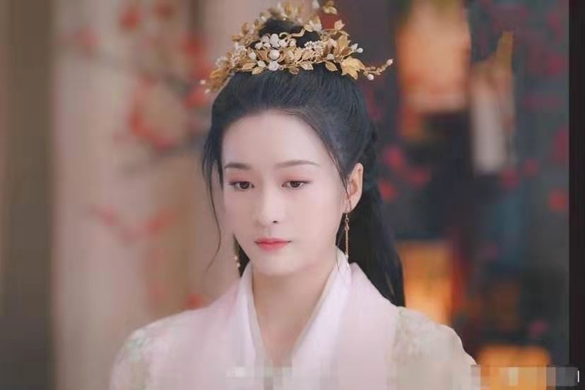 张雪迎唯美古装造型盘点 白发红衣搭配醉入人心