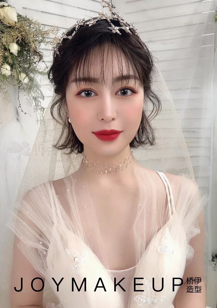 超短发妆容造型._新娘