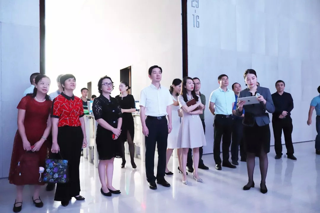 快讯|广西贵港市副市长韦彦一行考察达实智能,共谋智慧城市建设发展