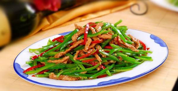 芹菜炒肉丝的正确方法教你一招 da98dc4960774aa39440a44aca2cbb6c.jpeg