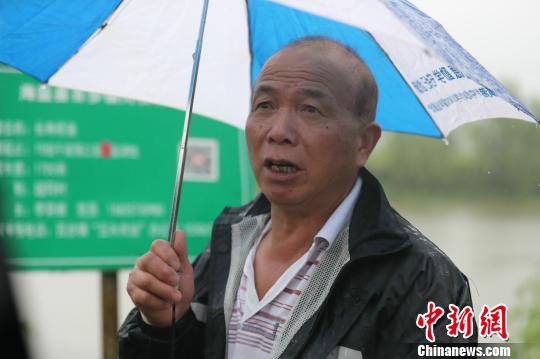 浙江海盐65岁老党员河长:治水治污更"治"人心_李荣根