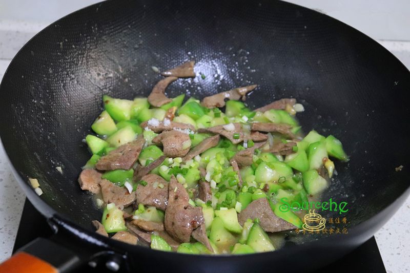 炒什么菜不需要加水 fb4d7c16898a485eb59a83d77f8f2b02.jpeg