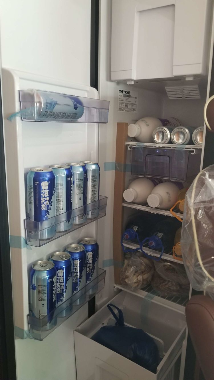 买好的啤酒新疆已经放冰箱冻起了