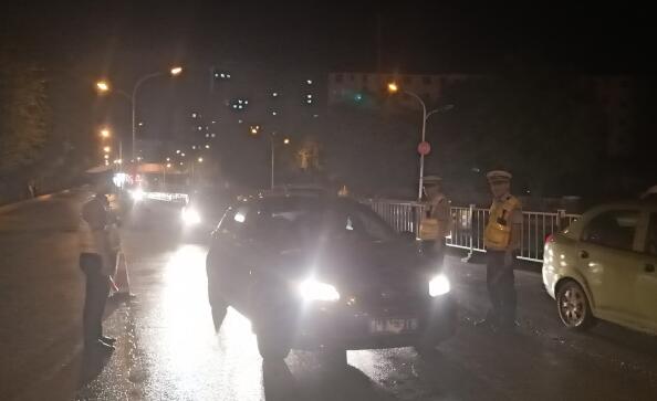 原平交警开展“除隐患 防事故 保大庆 ”夜查交通违法整治行动 百乐宫国际真人娱乐