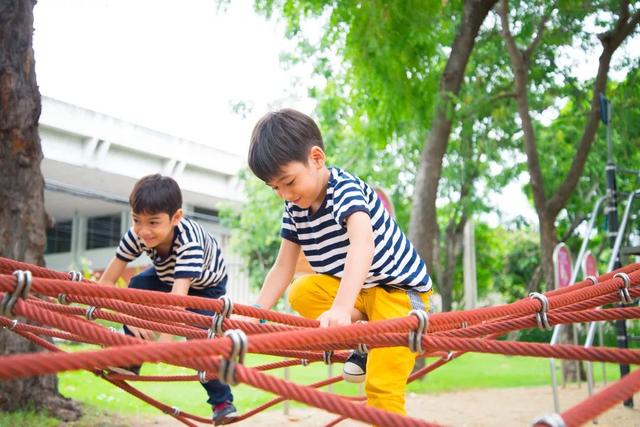                    爸爸妈妈这样做，孩子长高 10 厘米不是梦