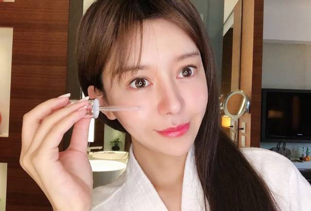 兰蔻二代小黑瓶号称护肤界的黑科技?真值得疯抢吗?