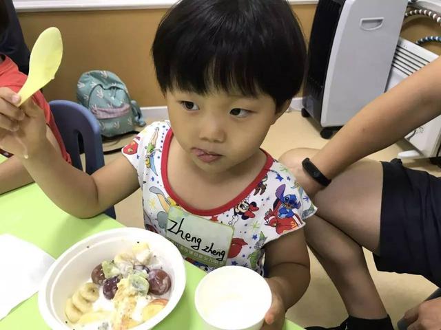                     妈妈好心喂“汤泡饭”，不料孩子吃了呕吐不止，还险些影响发育