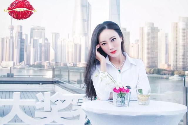 《一路向西》一炮而红王李丹妮最新美照,性感