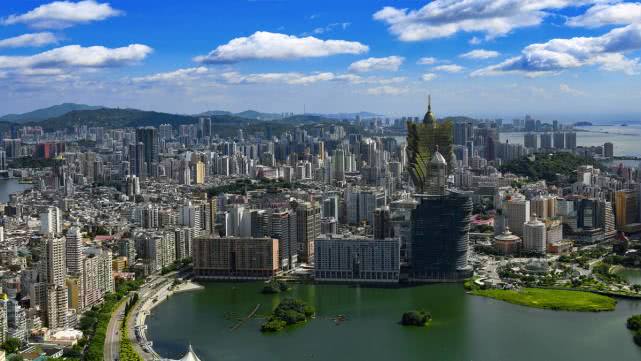 父亲把她培养成女首富,却破坏她的感情,为报复父亲夺走百亿家产 e世博国际