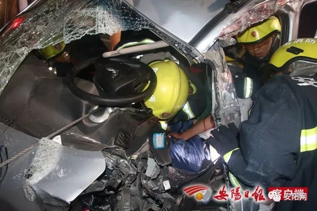 安阳市消防支队接到群众报警称位于武丁物流园附近发生车祸