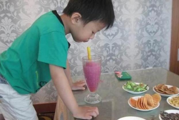                     育儿专家：明日入伏，少给孩子吃这4种食物，伤脾胃还不自知