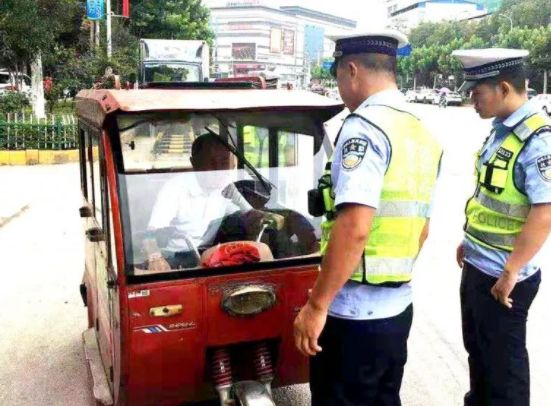 孝昌交警加大摩托车,电动麻木车整治力度!