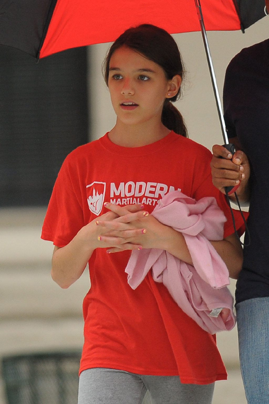 阿汤哥女儿越长越美,小苏瑞吊带配丝绒裙出街,13岁气质远超爸妈 www.v118.com 阿汤哥女儿越长越美,小苏瑞吊带配丝绒裙出街,13岁气质远超爸妈 v118.com