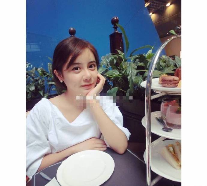 美娜宣布与富二代秦奋分手,颜值身材俱佳比王思聪身边网红强太多.