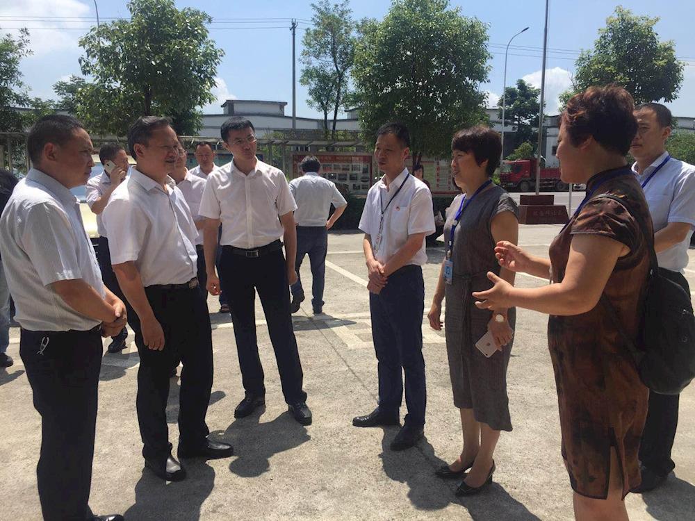 书记陈发清带队调研石洞街道纪念碑社区退役军人服务站工作_沈晓莉