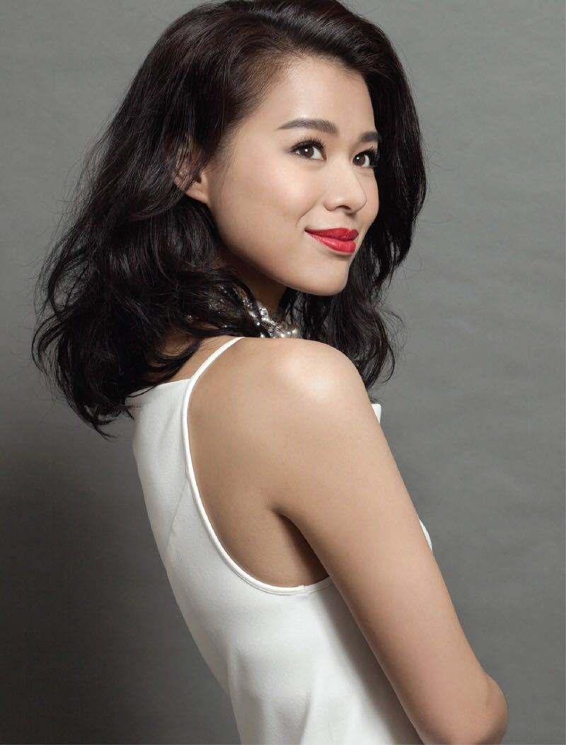 胡杏儿二度当妈发长文感慨,从业20年,人生中第一份工作就是演员
