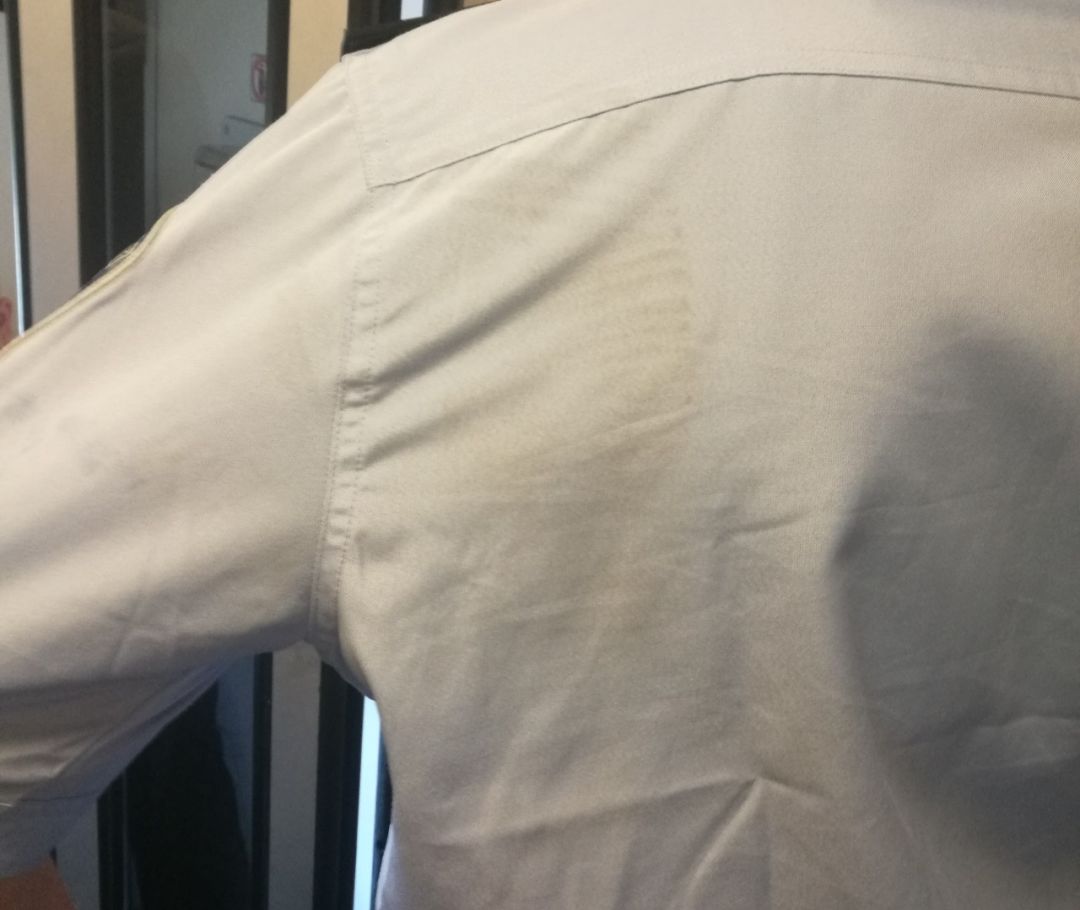 大连到北京动车现霸座女 还用鞋底抽乘警