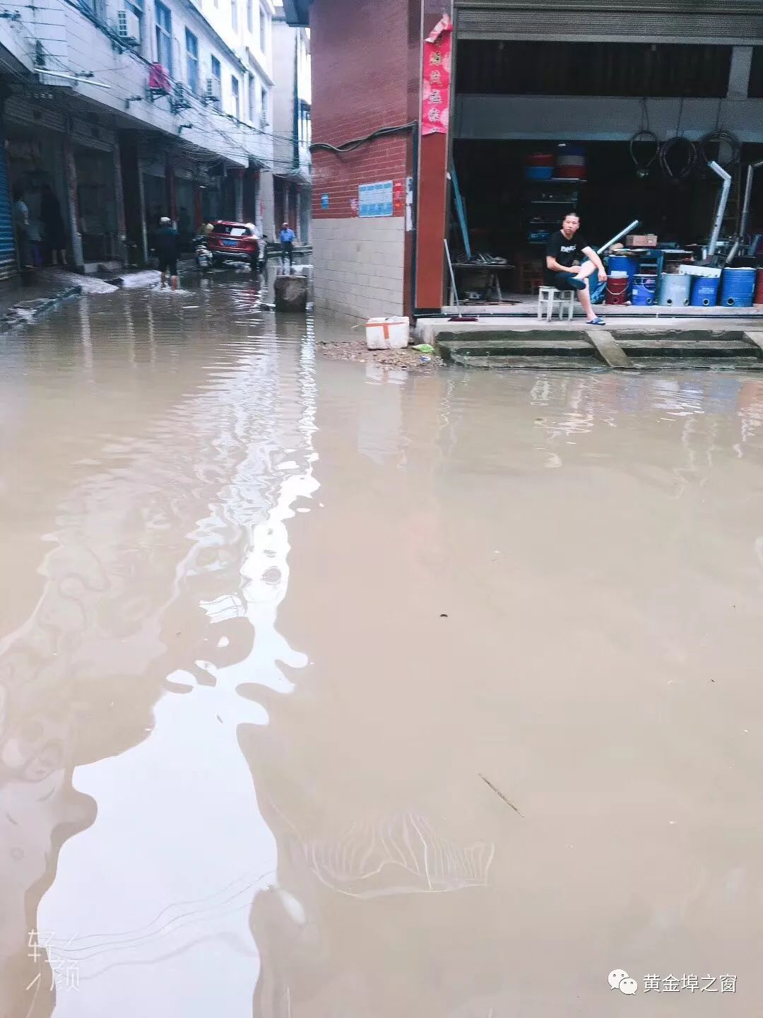 暴雨侵袭黄金埠瞬间变成一座水城多处涨水我想要只船附视频