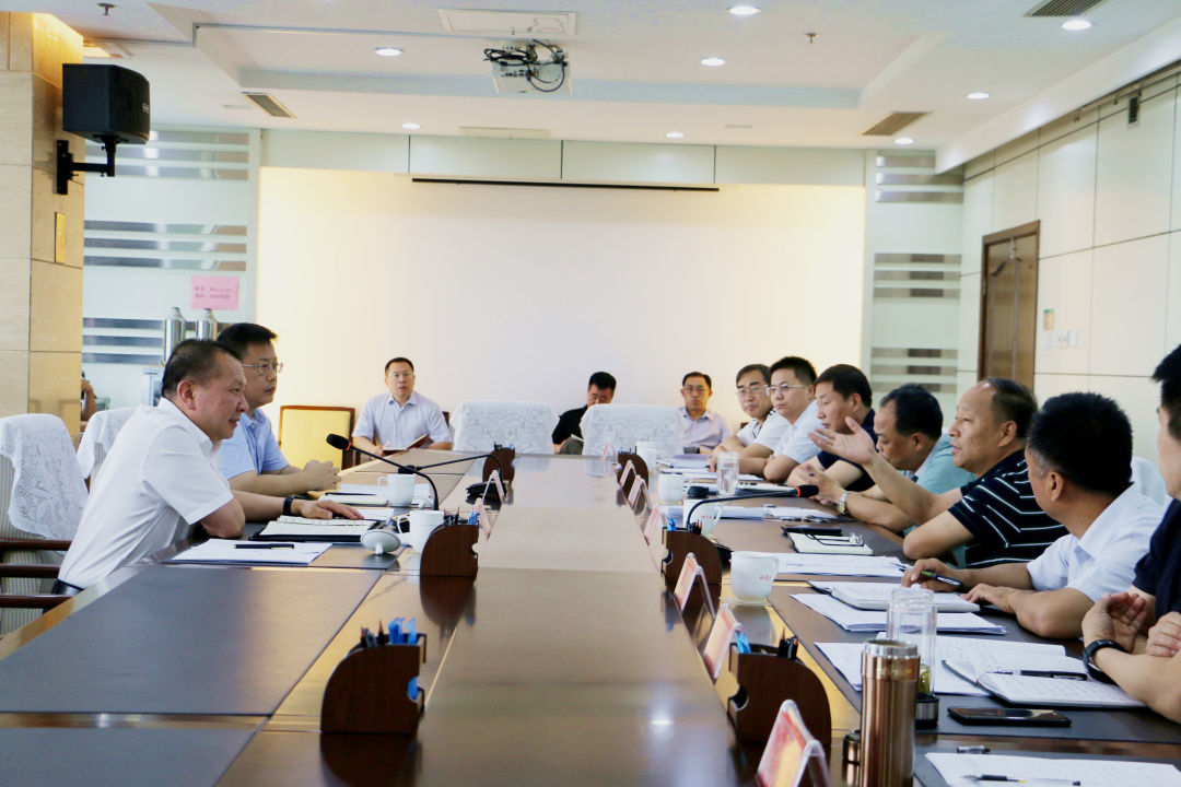 会上,市交通运输局党组书记,局长杨万春将2019年上半年交通运输主要