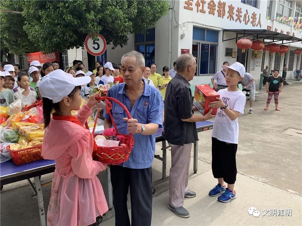 讲堂村人口_道德讲堂(2)