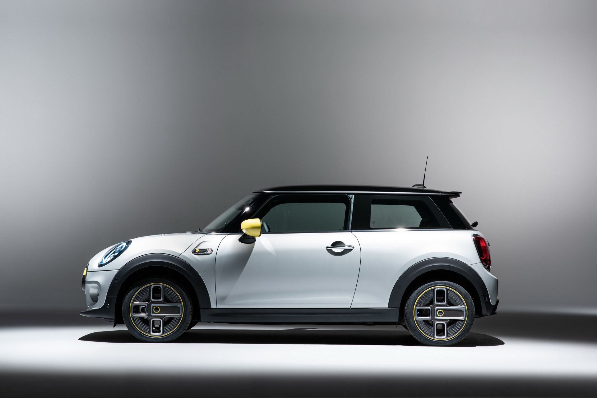 宝马将开售电动版mini cooper se 250公里续航