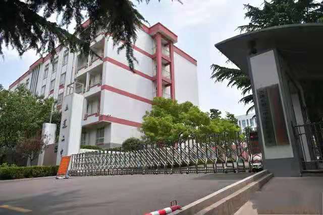 女教师用课本抽打逃课学生遭重罚:不再聘用!纳入信用黑名单 pp王者电子