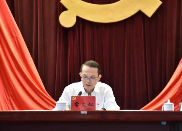 党政要闻丨乌当区举行脱贫攻坚两优一先表彰大会10个