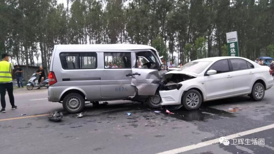 卫辉延津交界处,发生一严重车祸,一名男子当场死亡.