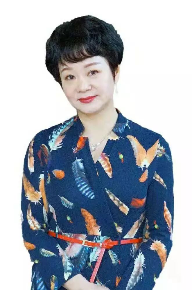 靖江市锡剧团优秀演员陈波,"沈派"创始人沈佩华先生的再传弟子,师承
