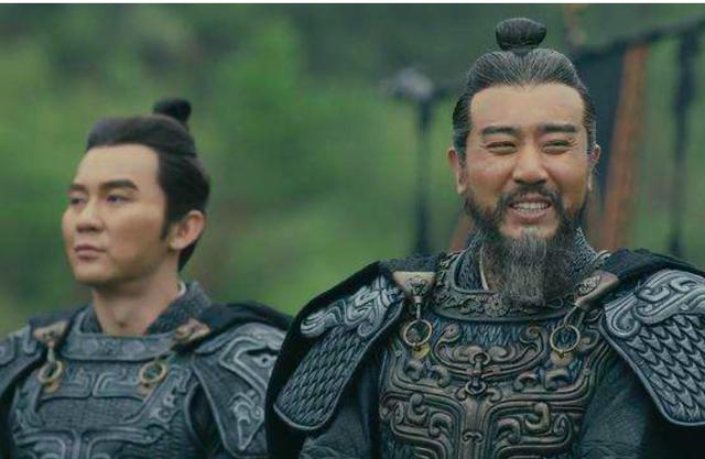 曹操刺杀董卓失败被通缉,得一人资助顺利起兵