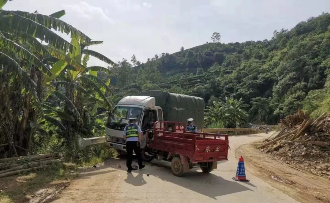 安全预警雨季行车安全驾驶西林县近期交通事故案例