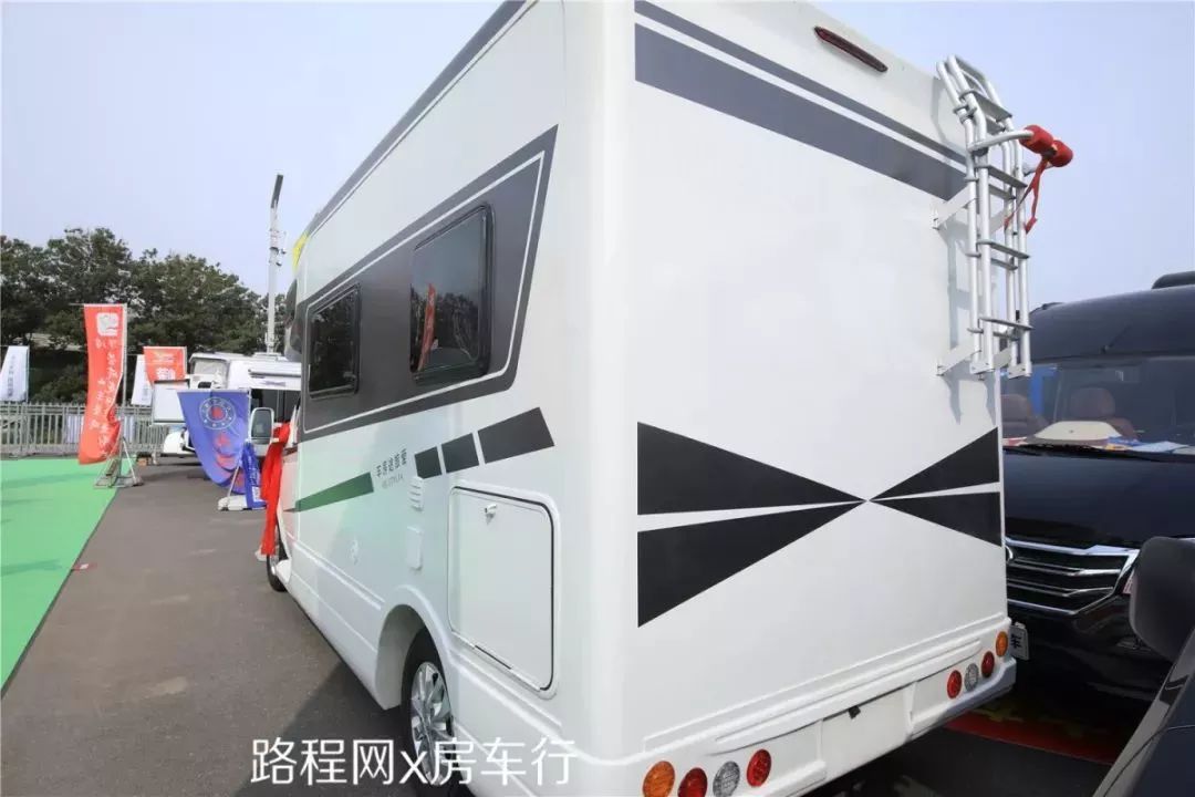 9.21南昌房车展:爱旅途c型房车,大空间高配置,适合一家老小出行