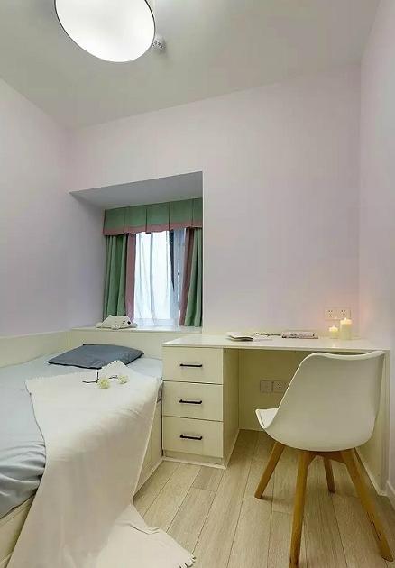 小房间怎么摆床 9760d8e258224c0585f54c9b41707445.jpeg