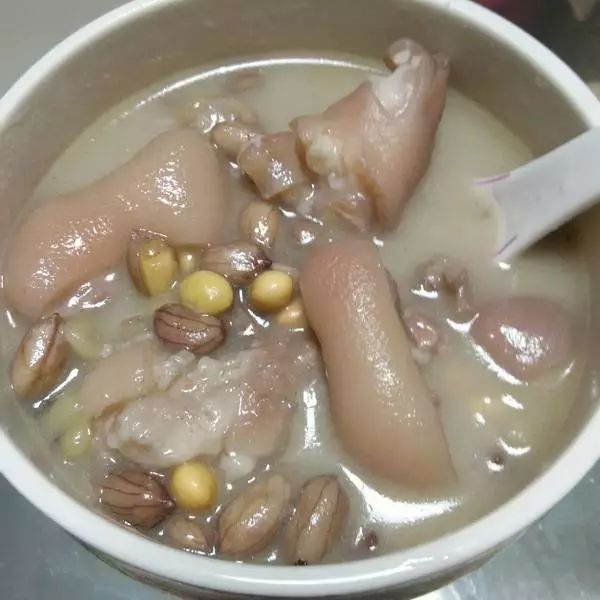 猪脚炖什么发奶最快 9a57564bc80a4f5dabf52130aa551eb8.jpeg