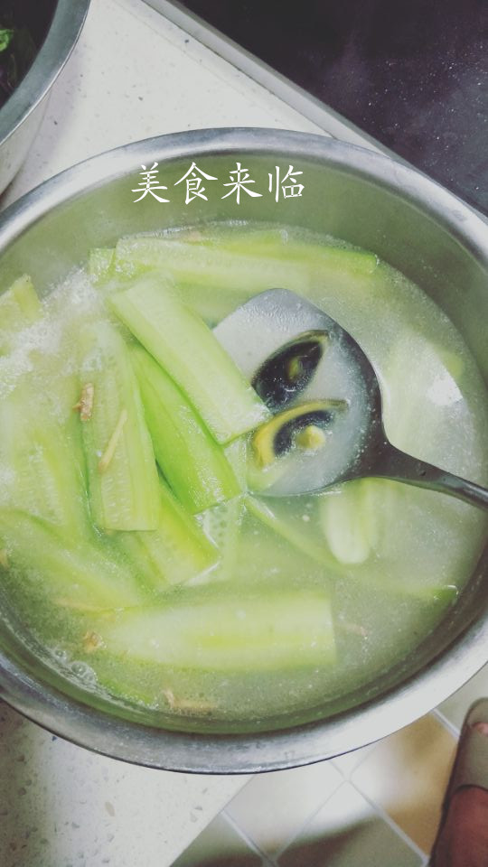 如何做出鲜香美味的黄瓜皮蛋汤?加点它汤鲜味美,5步做美食,润肺滋阴抗衰老 百家乐app