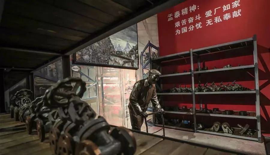 7月4日,鞍钢集团博物馆内复原孟泰工作环境的展区.