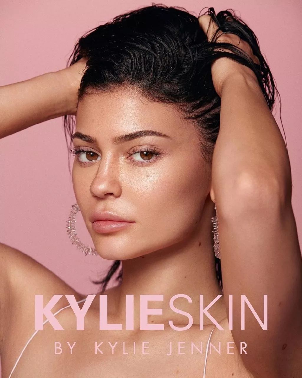 kylie jenner的成功一样,姐姐kim kardashian也紧追其后,自创美妆品牌