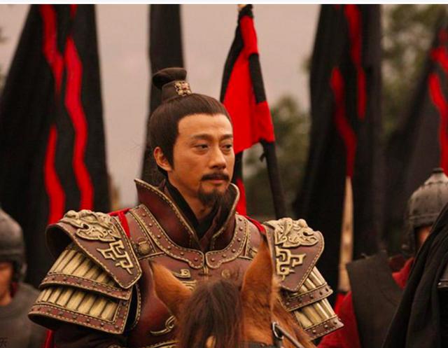 曹操刺杀董卓失败被通缉,得一人资助顺利起兵