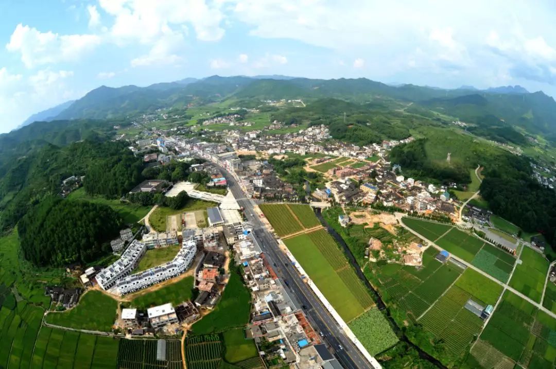 上杭县古田镇 古田镇位于上杭县东北部,是著名的"古田会议"旧址所在地