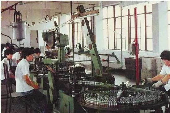 专攻一节电池65年 "双鹿"的这个车间不点灯