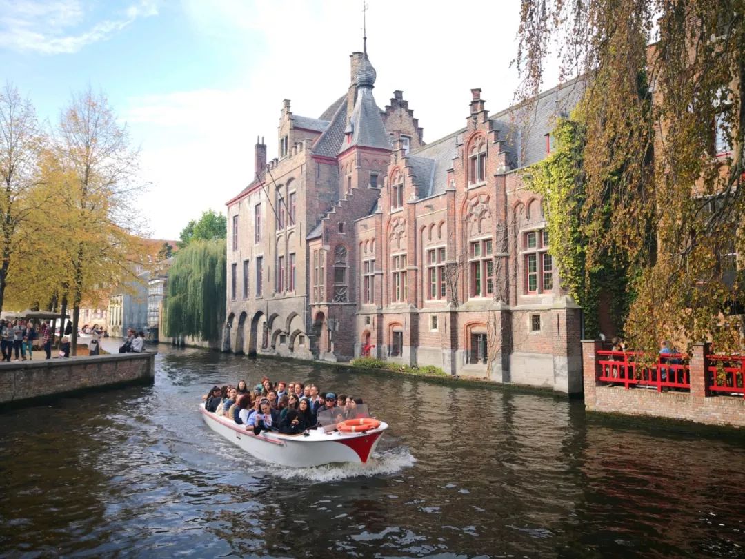 比利时大闸蟹泛滥!网友:什么时候开通免签?我