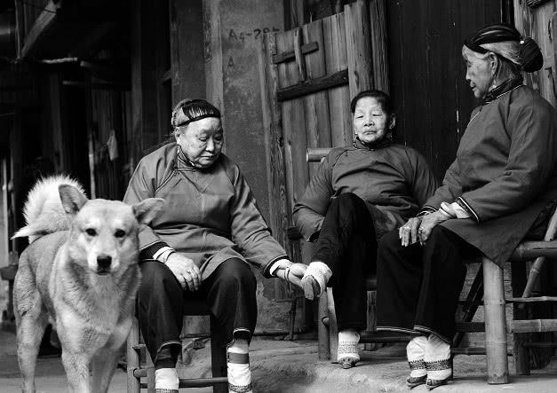 三寸金莲:古人畸形的审美观,让人触目惊心的老照片你觉得美吗?