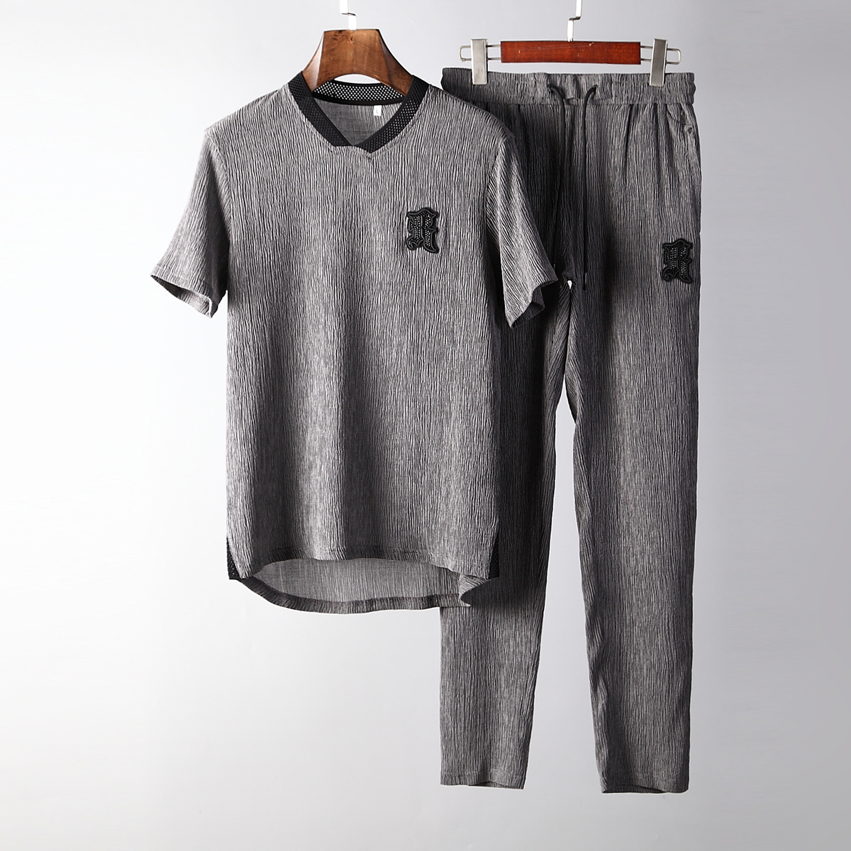 服装品牌有哪些国产 d5db8bcf6ed04c798be97475d6947273.jpeg