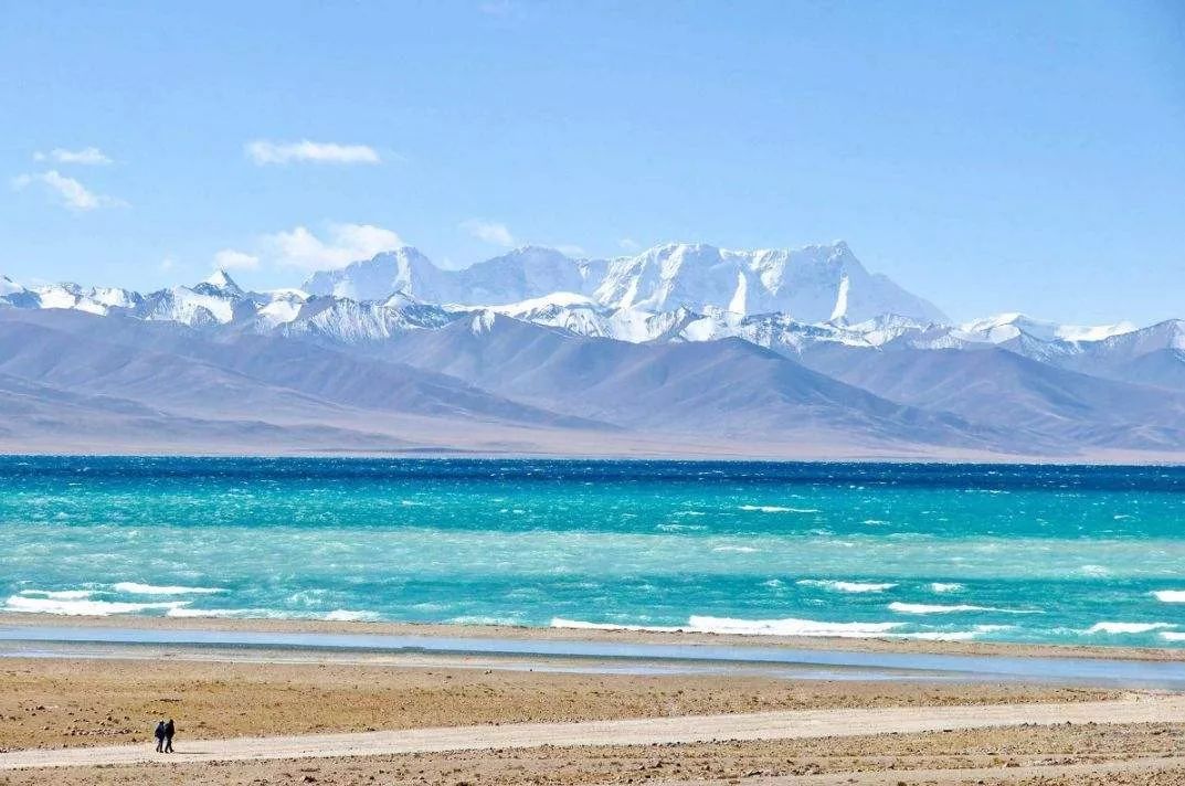 沿青藏自驾,绵延的念青唐古拉山脉,游览世界最高湖泊纳木错