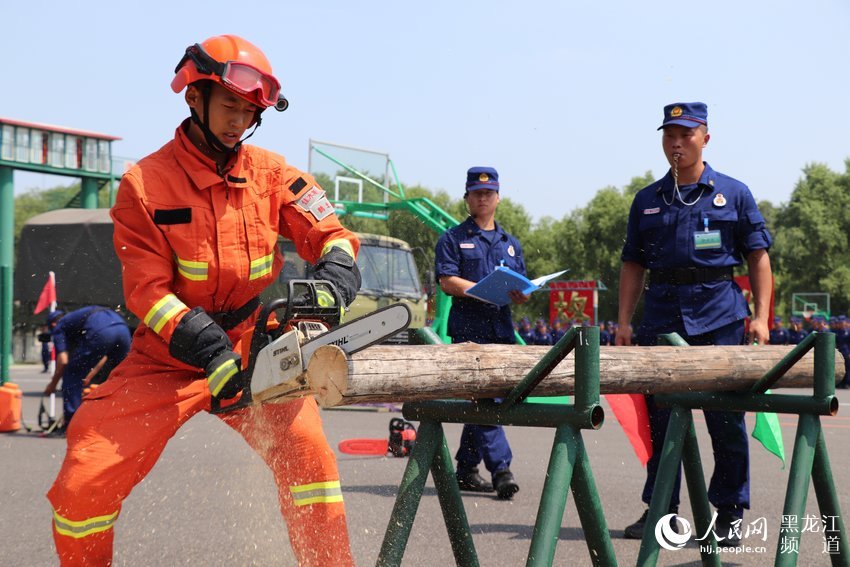 黑龙江新招录森林消防员第二阶段会操 检验装备操作等实战能力