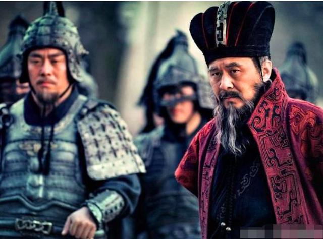 曹操刺杀董卓失败被通缉,得一人资助顺利起兵